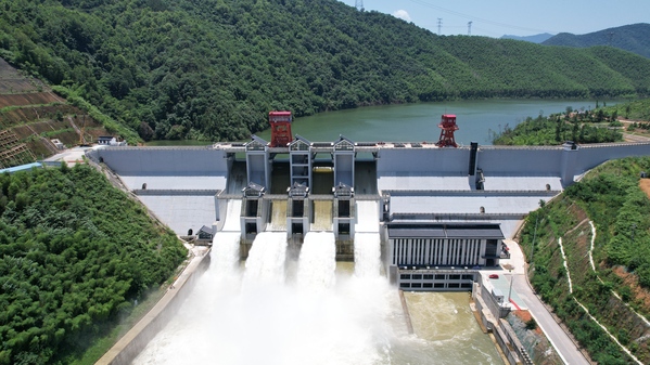 水库泄水度汛 摄影:杨永军.jpg 水库泄水度汛 摄影:杨永军.jpg