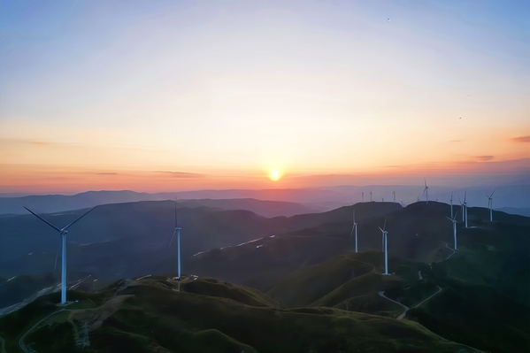 博猫游戏新能源公司贵州分公司（贵州晴隆苏家屯风电光电厂）——作者：梁力元《风起晴隆》_副本.jpg